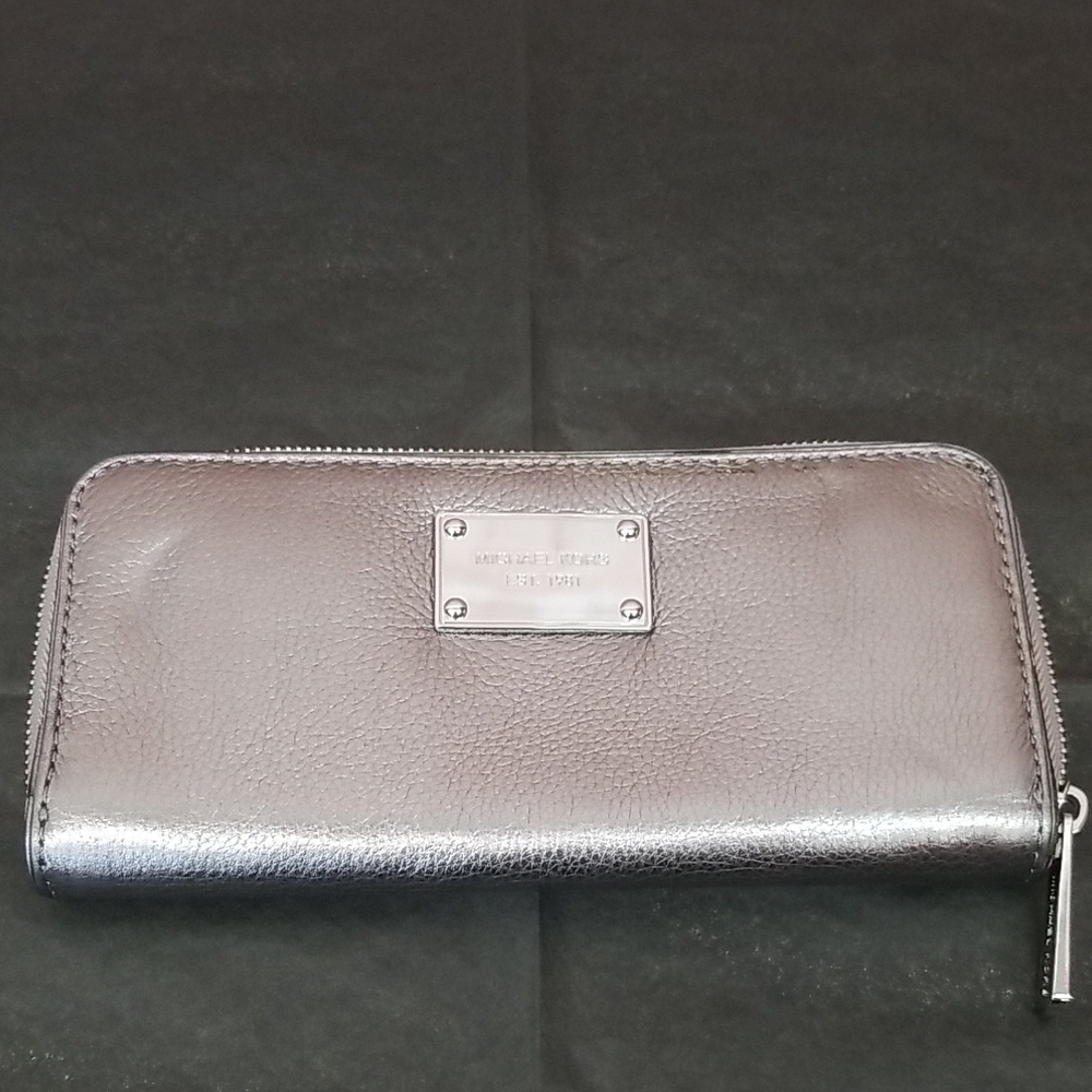 Michael Kors Metallic Silver Wallet - Picture 1 of 11